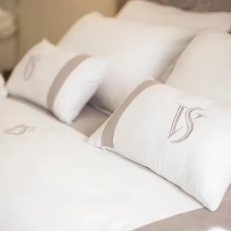 Apartment Vs Exclusive - *