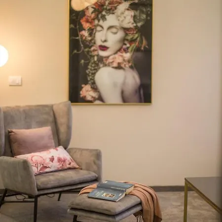 Apartment Vs *