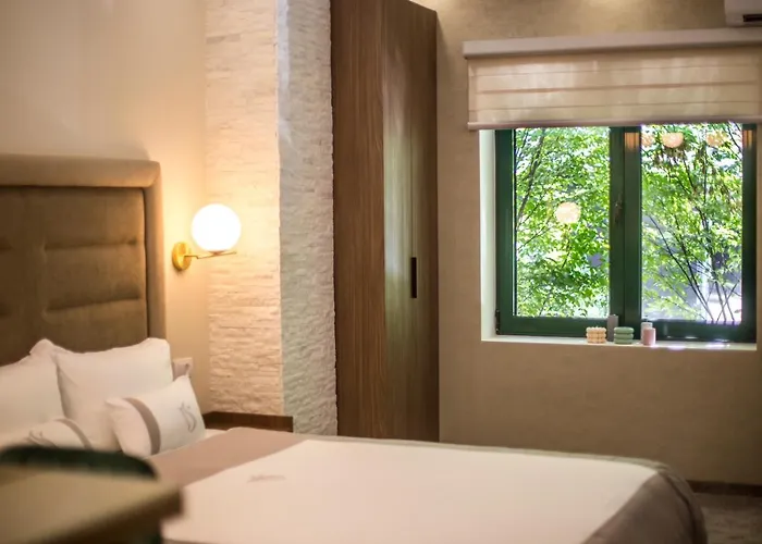 Vs Exclusive Luxury Wellness & - *